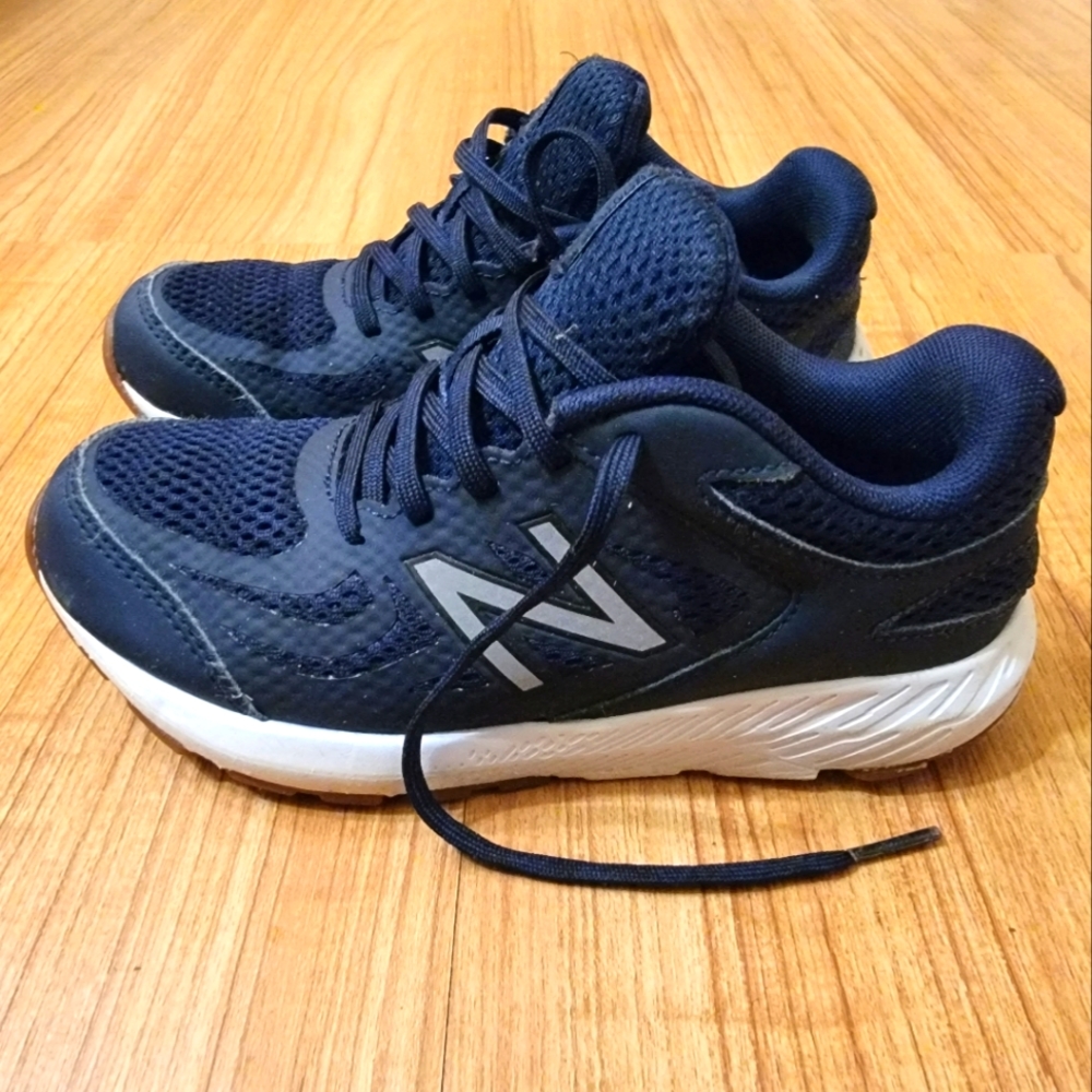 New Balance 519